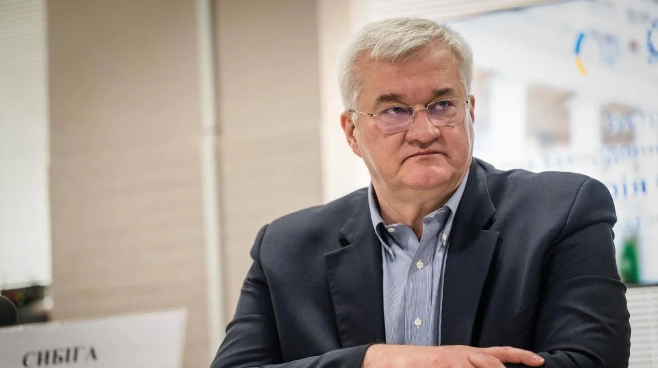 Андрій Сибіга під час телефонної розмови