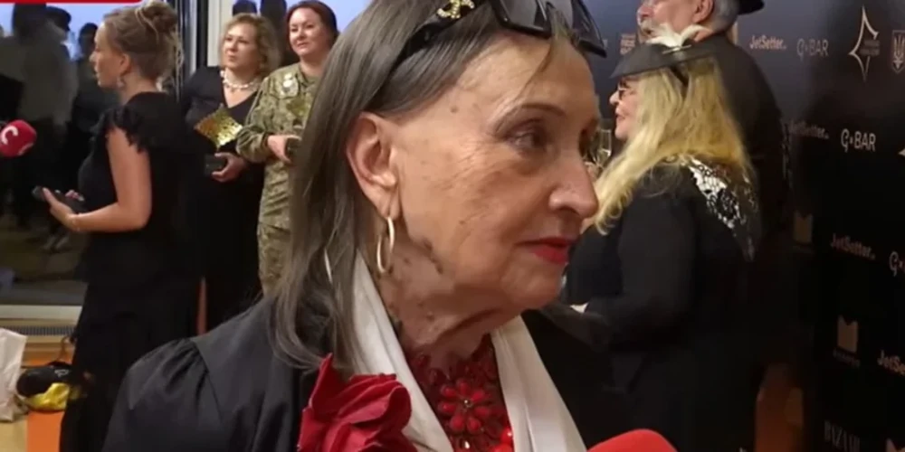 Лариса Кадочникова та Ада Роговцева