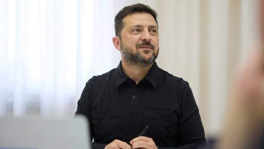 Володимир Зеленський та Енді Бернем під час телефонної розмови (фото з Telegram-каналу президента)