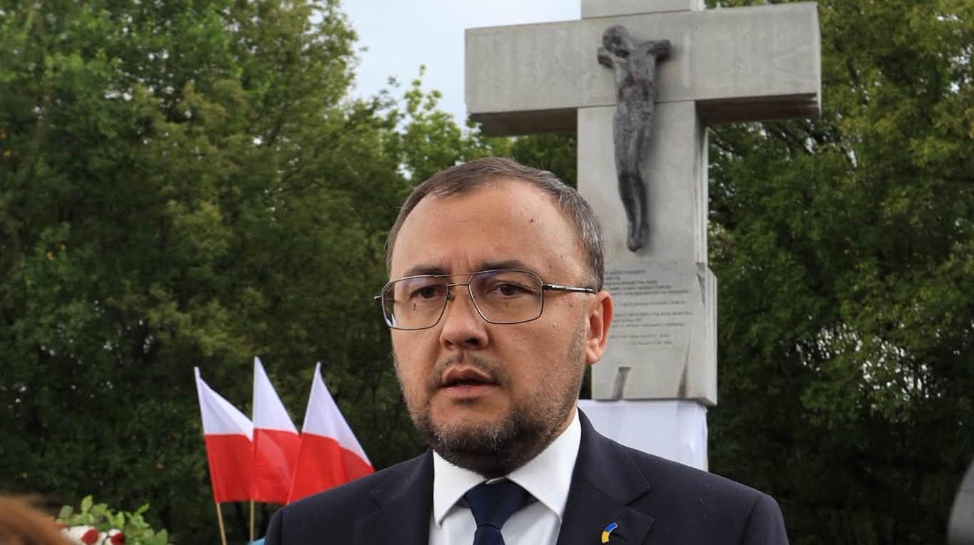 Пам'ятник жертвам Волинської трагедії у Волинському сквері у Варшаві, 11 липня 2026 року; фото Посольства України в Польщі