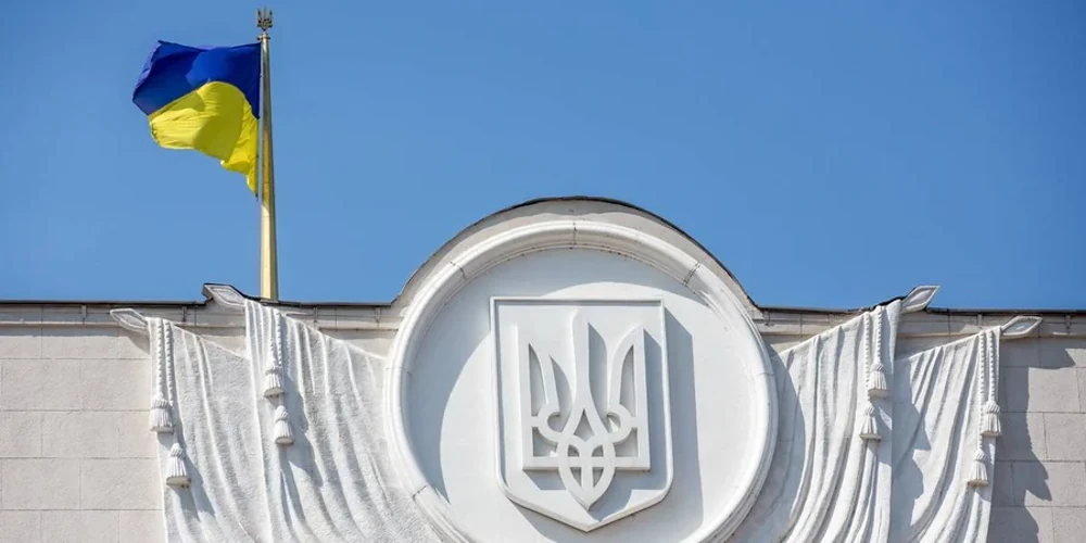 Одразу два нардепи «Слуги народу» заявили про складання мандатів 18 серпня