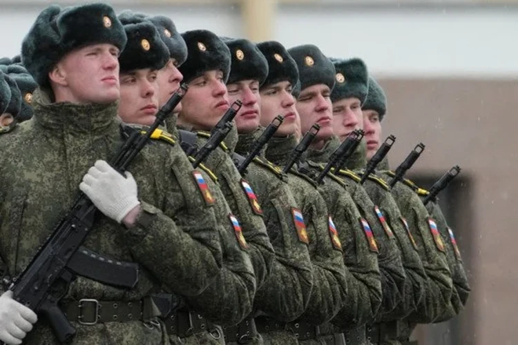 Російські солдати на навчаннях (фото Associated Press)