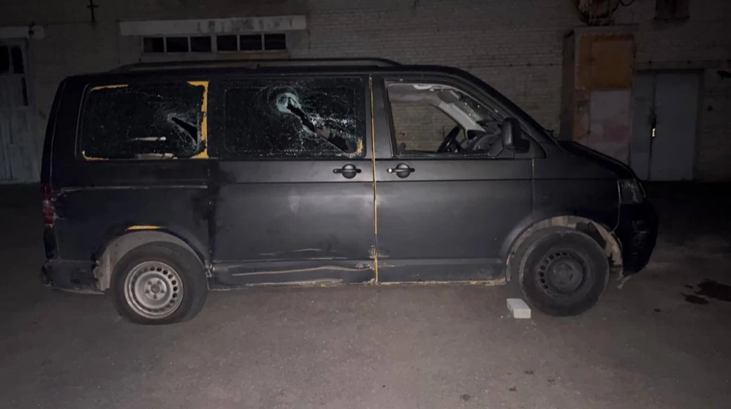У Луцьку на вул. Захисників України натовп із 30 осіб побив військових ТЦК і розтрощив авто