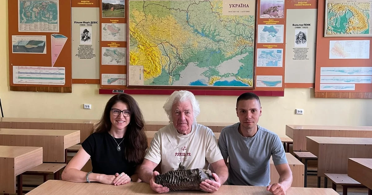 Скам'янілий корінний зуб мамонта, знайдений у річці Стрий на Львівщині