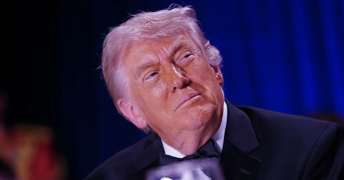 Білий дім, цілодобова трансляція TRUMP TV на YouTube з виступами Дональда Трампа на тлі конфлікту з медіа